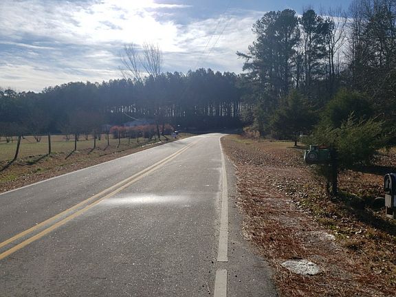 5th image of 409 Husketh Rd