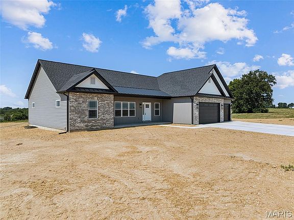 3rd image of 101 Sunrise Ln
