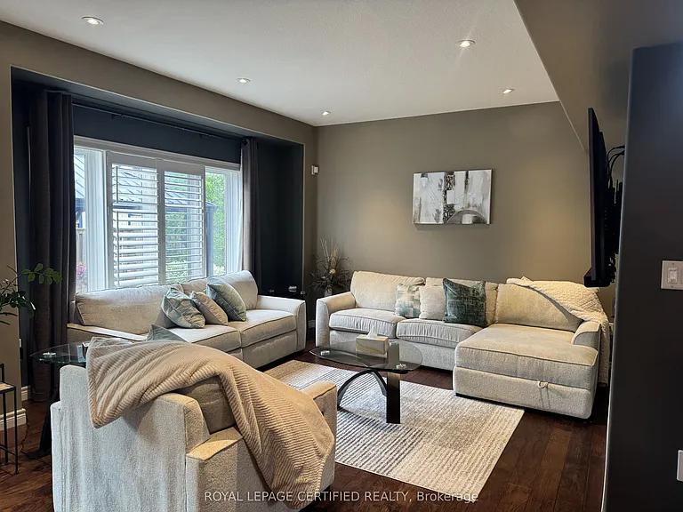 252 Westbank Trl — Photo 15