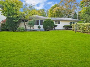 42 Carver Blvd, Bellport, NY 11713