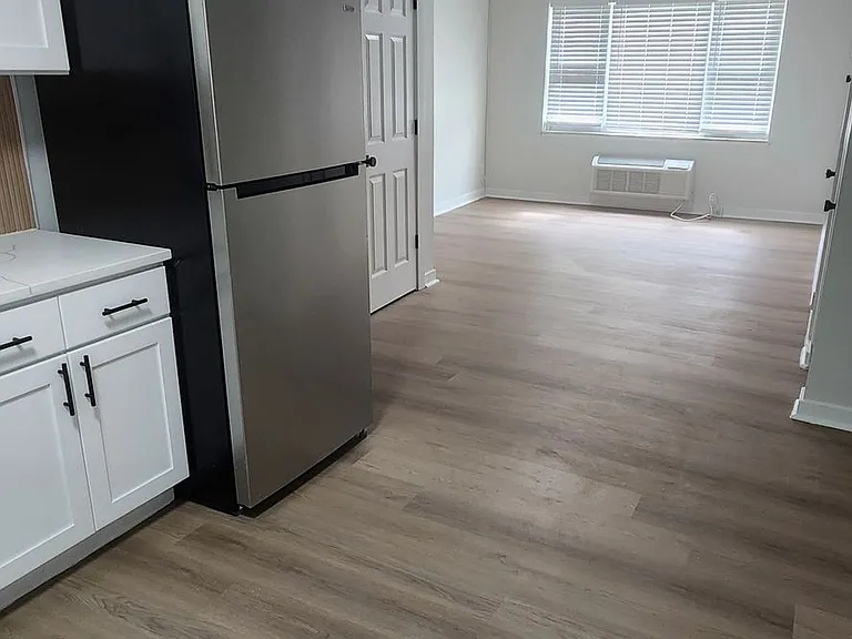 Westwood Court Apts — Photo 2