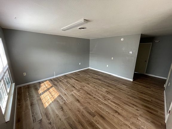 2nd image of 612 E Campus Dr #A6