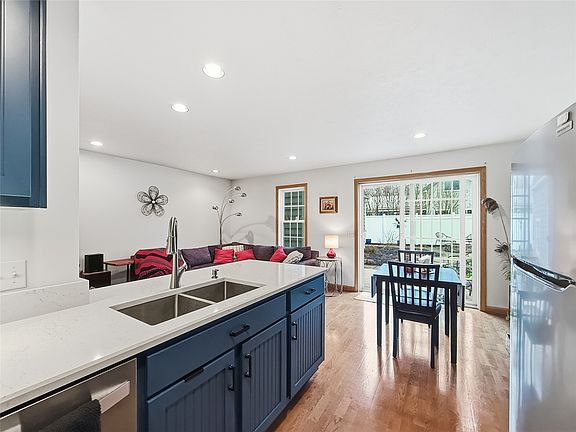 4th image of 123 Peach St