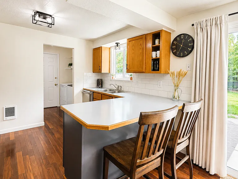 394 S Harlan Pl — Photo 10