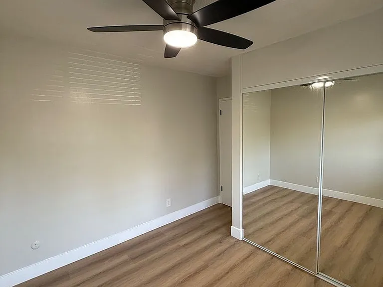 1245 W 39th Pl — Photo 3