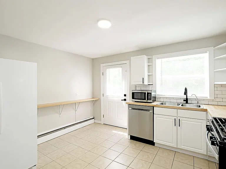 2525 Woodland Dr #A — Photo 2