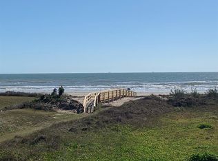136 Beachcomber Ave, Freeport, TX 77541