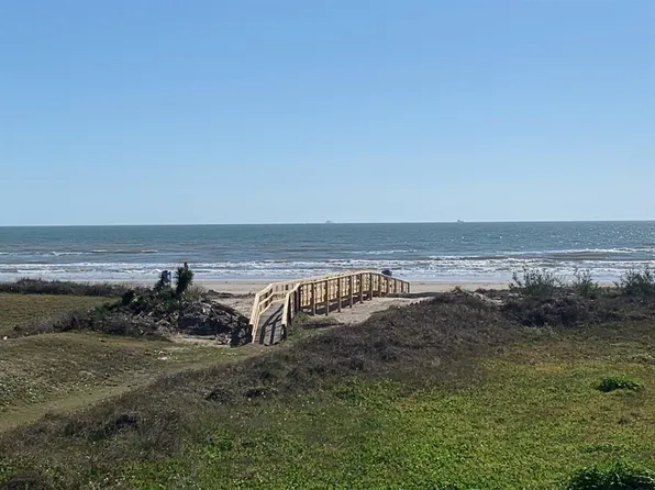 136 Beachcomber Ave, Freeport, TX 77541