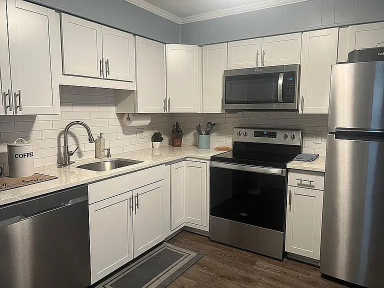 2 bed, 864 sqft, $2,200 — Photo 1