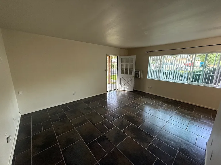 220 E Campus View Dr #220 — Photo 3