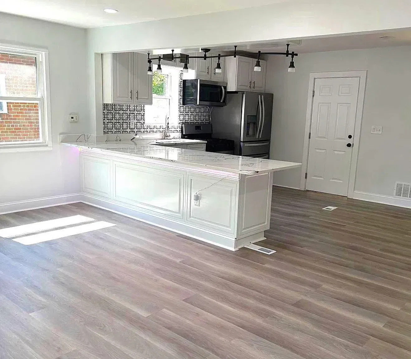 4 bed, 2309 sqft, $3,600 — Photo 3