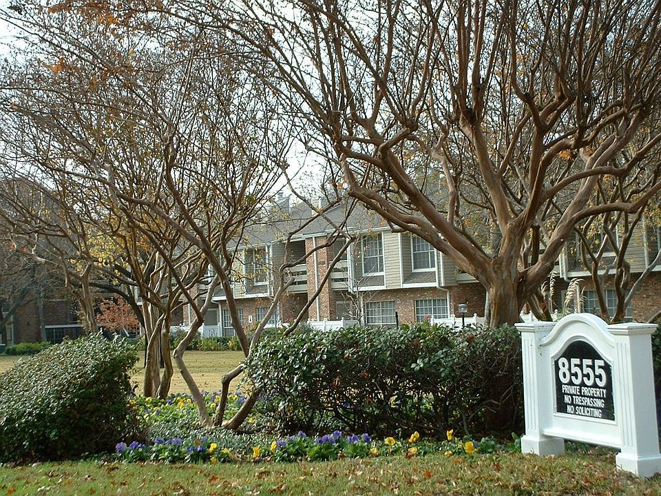 North Entrance 8555 Fair Oaks Crossing  Woodlands on the Creek II