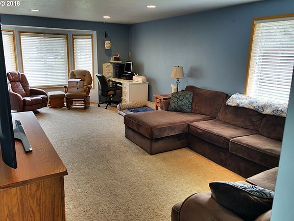 5th image of 4502 NE 141st Ct