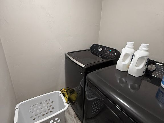 4th image of 531 E Blacklidge Dr
