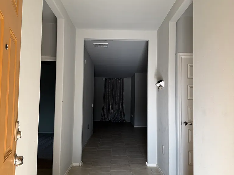 6853 S Portugal Ave — Photo 6