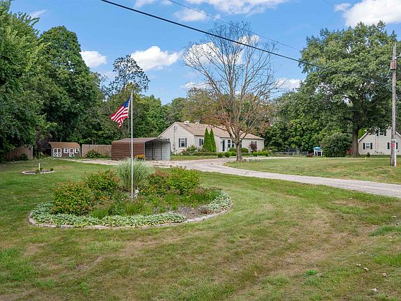 3rd image of 1033 W Raven Rd