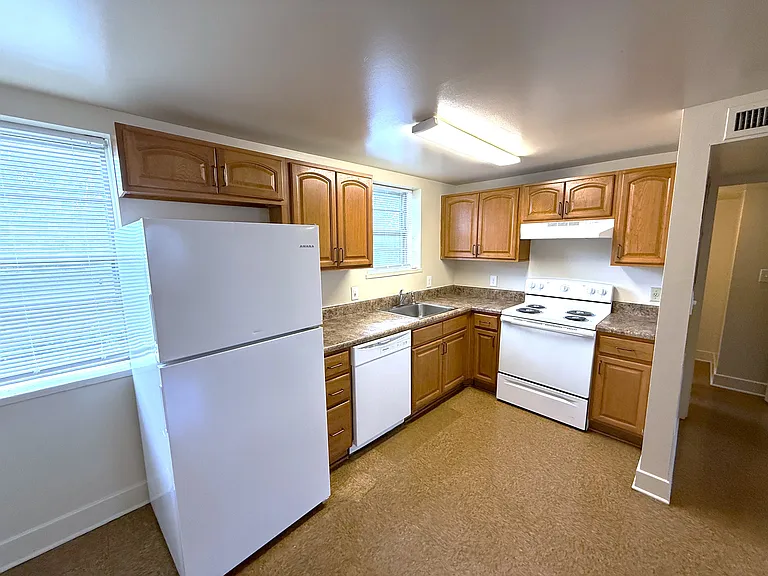 1404 Maiden Ln SW #81 — Photo 1