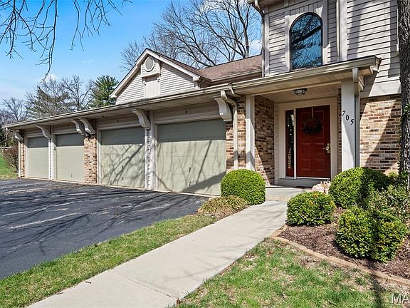 3rd image of 705 Lofty Point Dr APT A