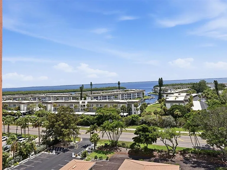 4401 Gulf Of Mexico Dr #907 — Photo 36