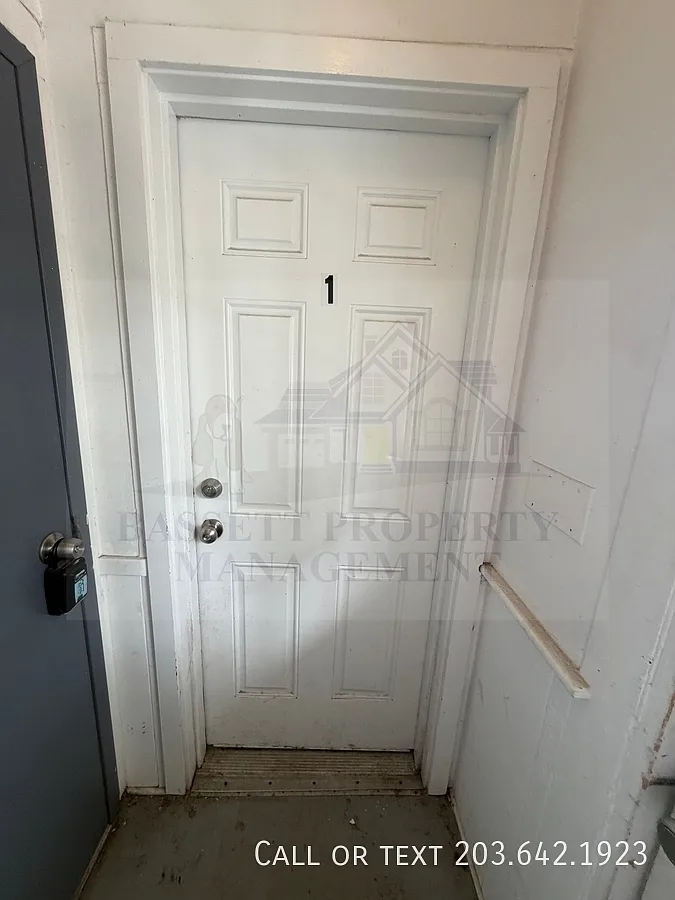 3 bed, 1.0 bath, 1000 sqft, $1,795 — Photo 2