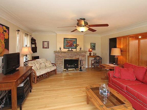 4th image of 3220 Canterbury Ave