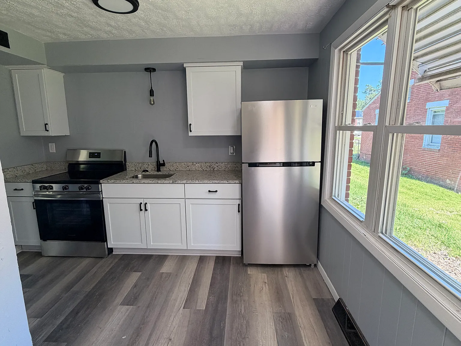 2 bed, 775 sqft, $895 — Photo 3