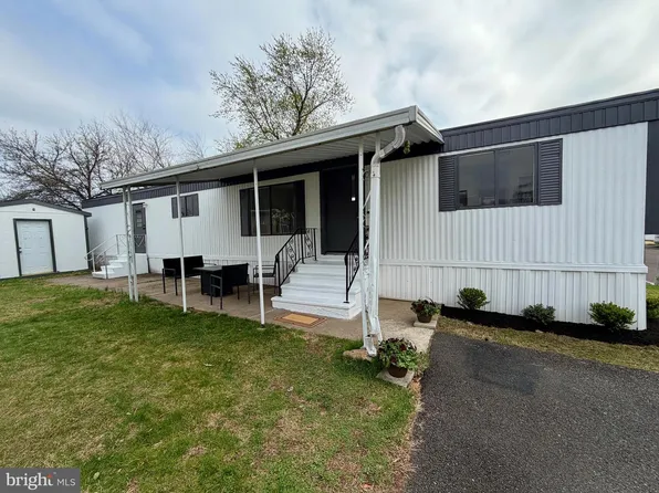 6211 Foster Dr, Morrisville, PA 19067