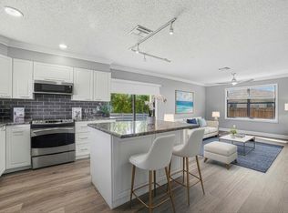 324 W Pine St APT 11, Lantana, FL 33462