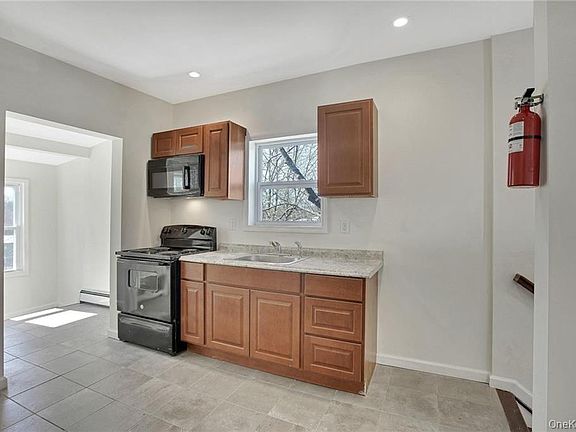 5th image of 304 Tower Ave