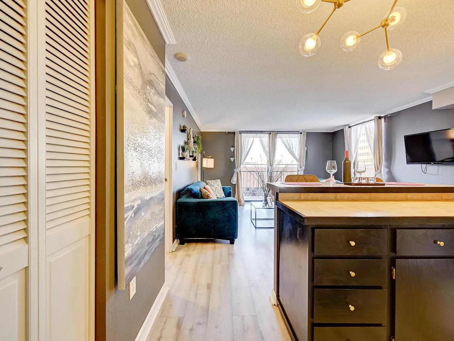 1 bed, 637 sqft, $1,875 — Photo 2