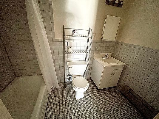 5th image of 398 Tompkins Ave #2B