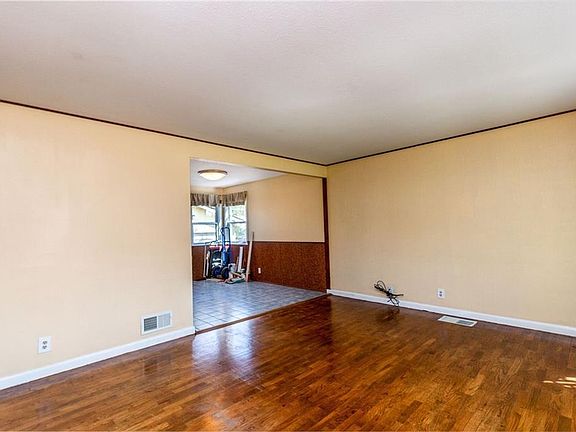 2nd image of 1119 Pepper Ln