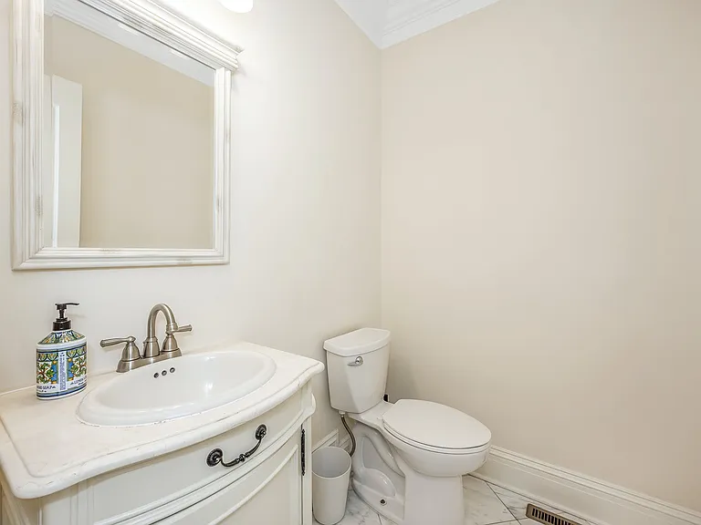 40 Oak Ridge St — Photo 11