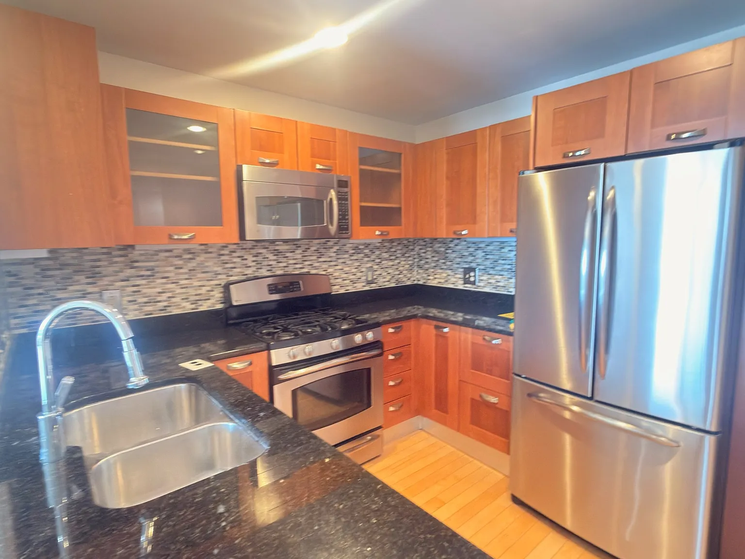 1 bed, 1074 sqft, $2,600 — Photo 2