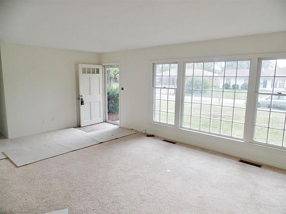 2nd image of 208 S Greentree Dr