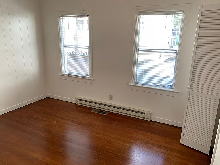 560 Jefferson St — Photo 15