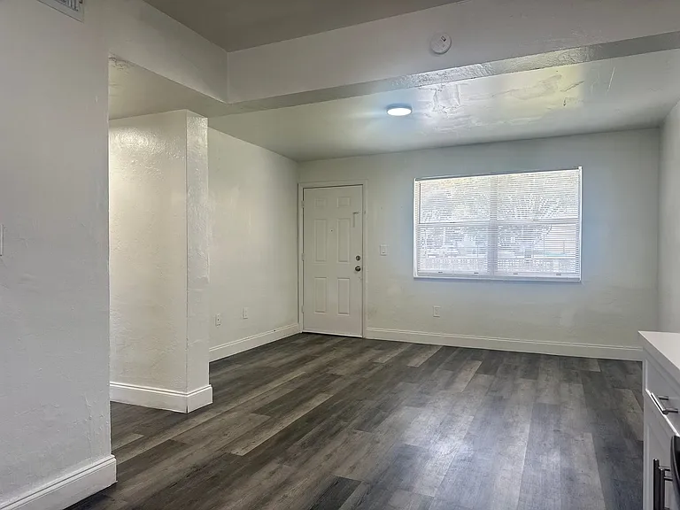 1545 NW 8th Ave — Photo 12