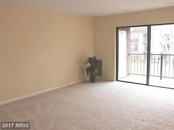 3rd image of 836 Quince Orchard Blvd #20