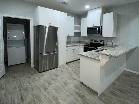 2nd image of 1401 Heritage Dr