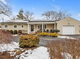 12 Howard Pl, Melville, NY 11747