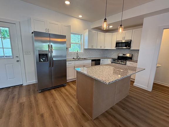 2nd image of 400 Erie St #1