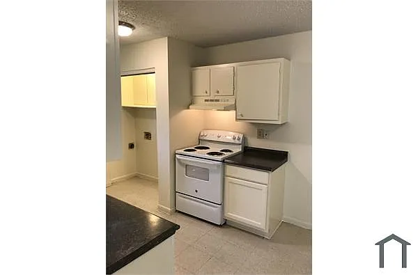 Building Photo - 1025 Sutton Dr #702