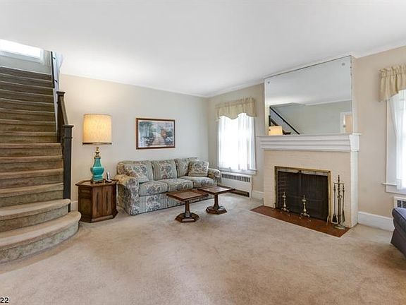 4th image of 107 Reynolds Pl