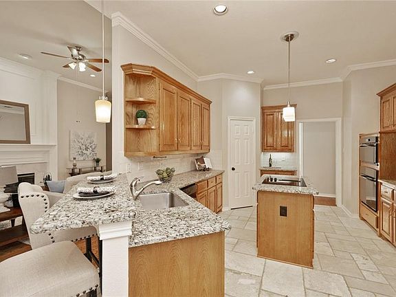4th image of 3408 White Oak Dr