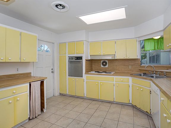 5th image of 4004 Sierra Madre Dr S