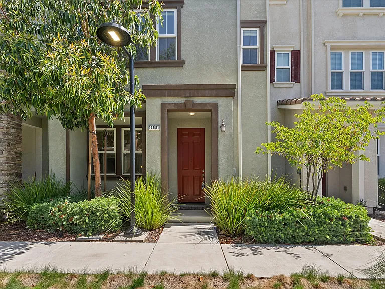 17981 Cantabria Ln — Photo 28