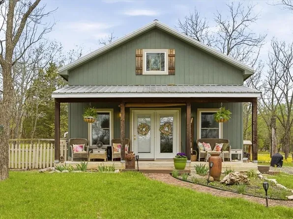 57 Shadow Ln, Linn Valley, KS 66040