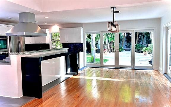 4th image of 2301 S Miami Ave