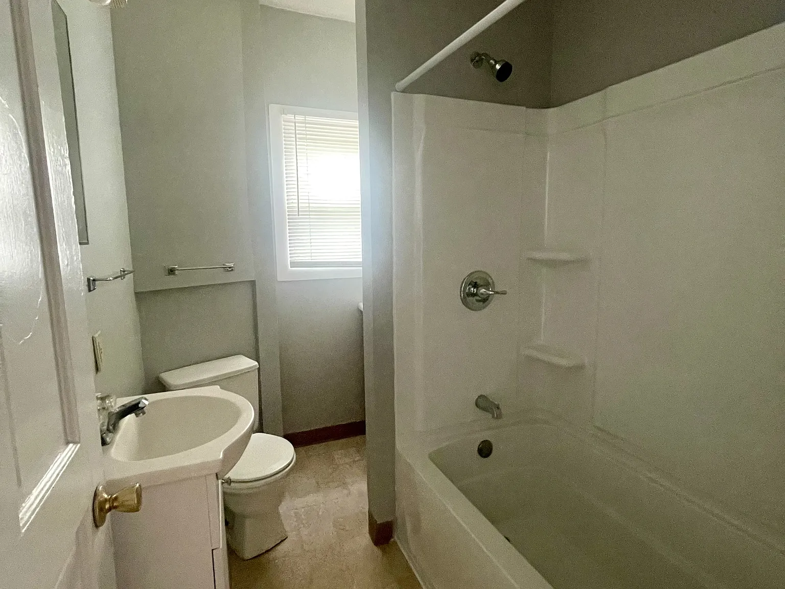 22 Frank Street - 2 — Photo 3