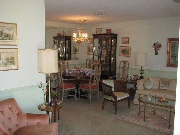 3rd image of 221 S Violet Ln